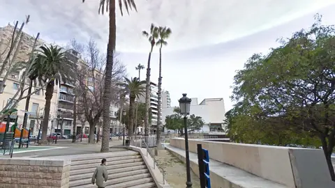El Paseíto de Ramiro, frente a la playa de El Postiguet de Alicante El Paseíto de Ramiro, frente a la playa de El Postiguet de Alicante
