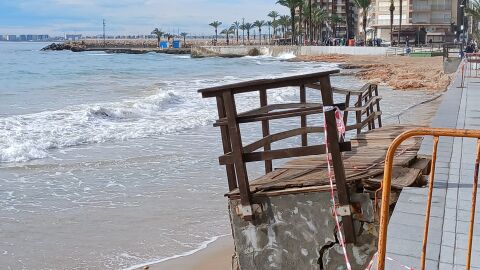 El Ayuntamiento de Torrevieja realizará un aporte de arena para recuperar la playa del Cura tras el último temporal El Ayuntamiento de Torrevieja realizará un aporte de arena para recuperar la playa del Cura tras el último temporal