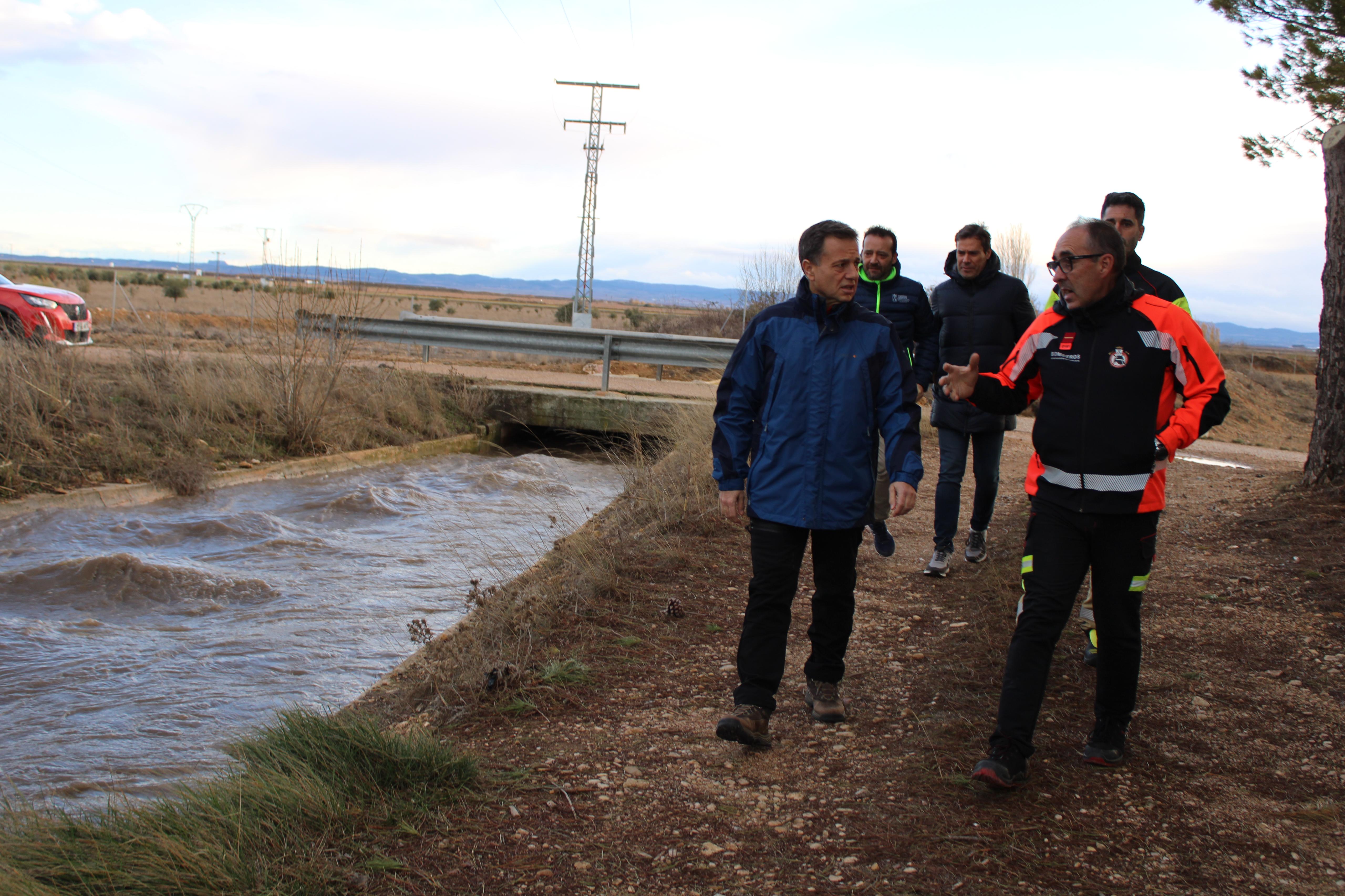 Desviar agua a la gravera de La Herrera para bajar una cota del Canal Desviar agua a la gravera de La Herrera para bajar una cota del Canal