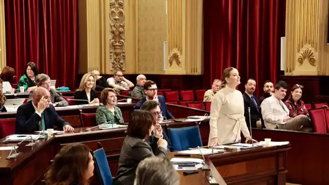 La Presidenta del Govern, Marga Prohens, durante el pleno parlamentario de este martes. La Presidenta del Govern, Marga Prohens, durante el pleno parlamentario de este martes.