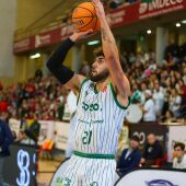 Fernando Bello, en acción de tiro