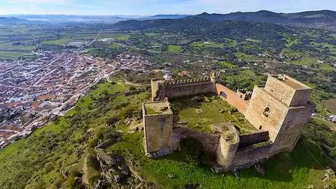 Una calle de Burguillos del Cerro y casas aisladas de pedanías de Badajoz, únicas que siguen desalojadas en Extremadura Una calle de Burguillos del Cerro y casas aisladas de pedanías de Badajoz, únicas que siguen desalojadas en Extremadura