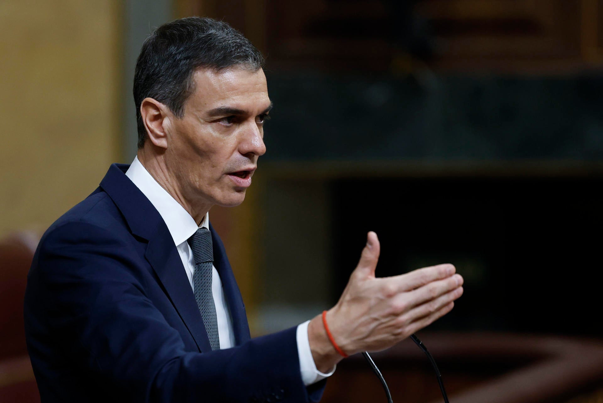 Sánchez no asume responsabilidades y desmiente que el Gobierno no invierta en mantenimiento: "Es una mentira colosal" Sánchez no asume responsabilidades y desmiente que el Gobierno no invierta en mantenimiento: "Es una mentira colosal"