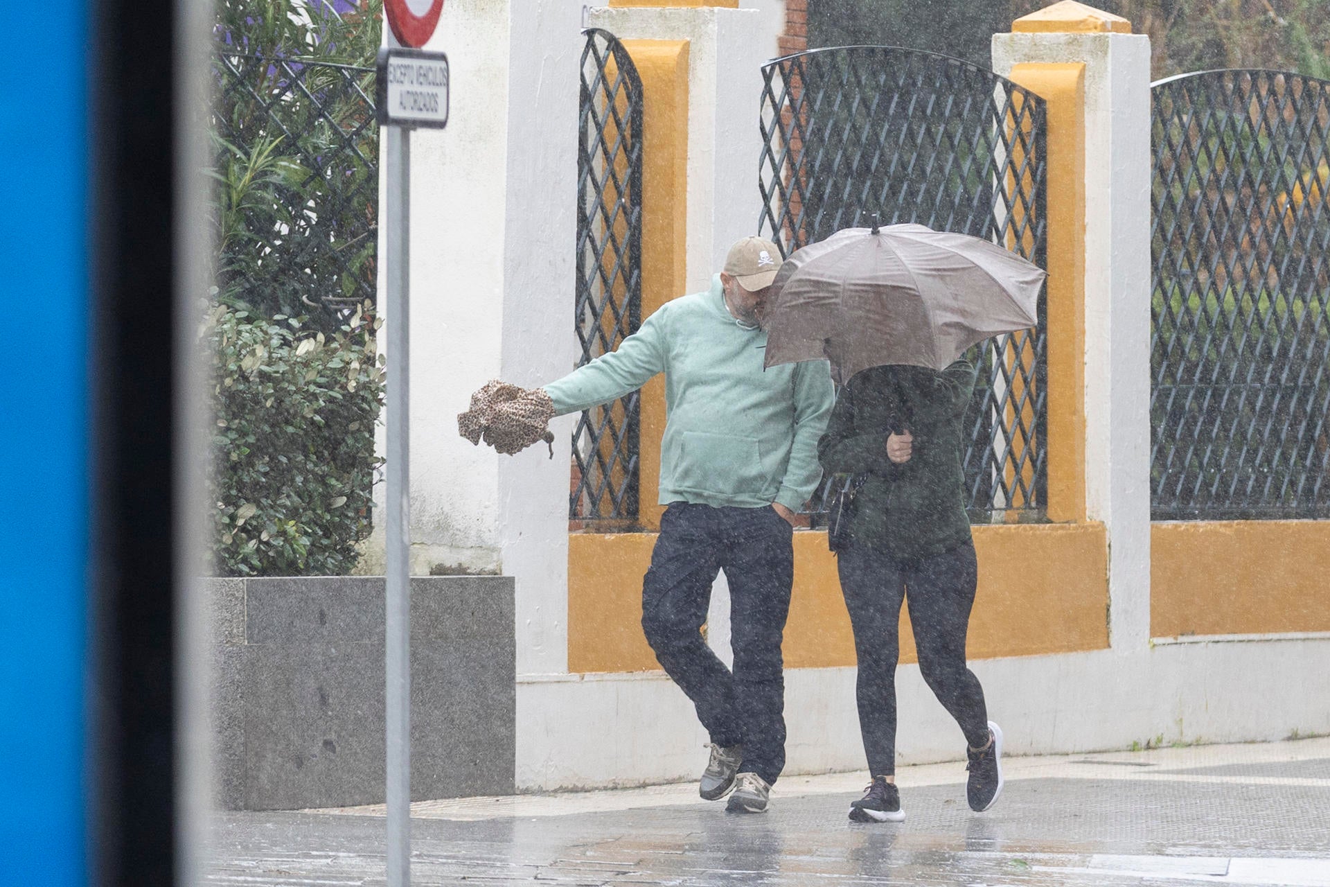 La borrasca Nils azota España con viento extremo y más lluvia: cuándo dejará de llover y zonas en alerta La borrasca Nils azota España con viento extremo y más lluvia: cuándo dejará de llover y zonas en alerta