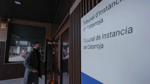 En la imagen, entrada a los juzgados de Catarroja, en una imagen de archivo. En la imagen, entrada a los juzgados de Catarroja, en una imagen de archivo.