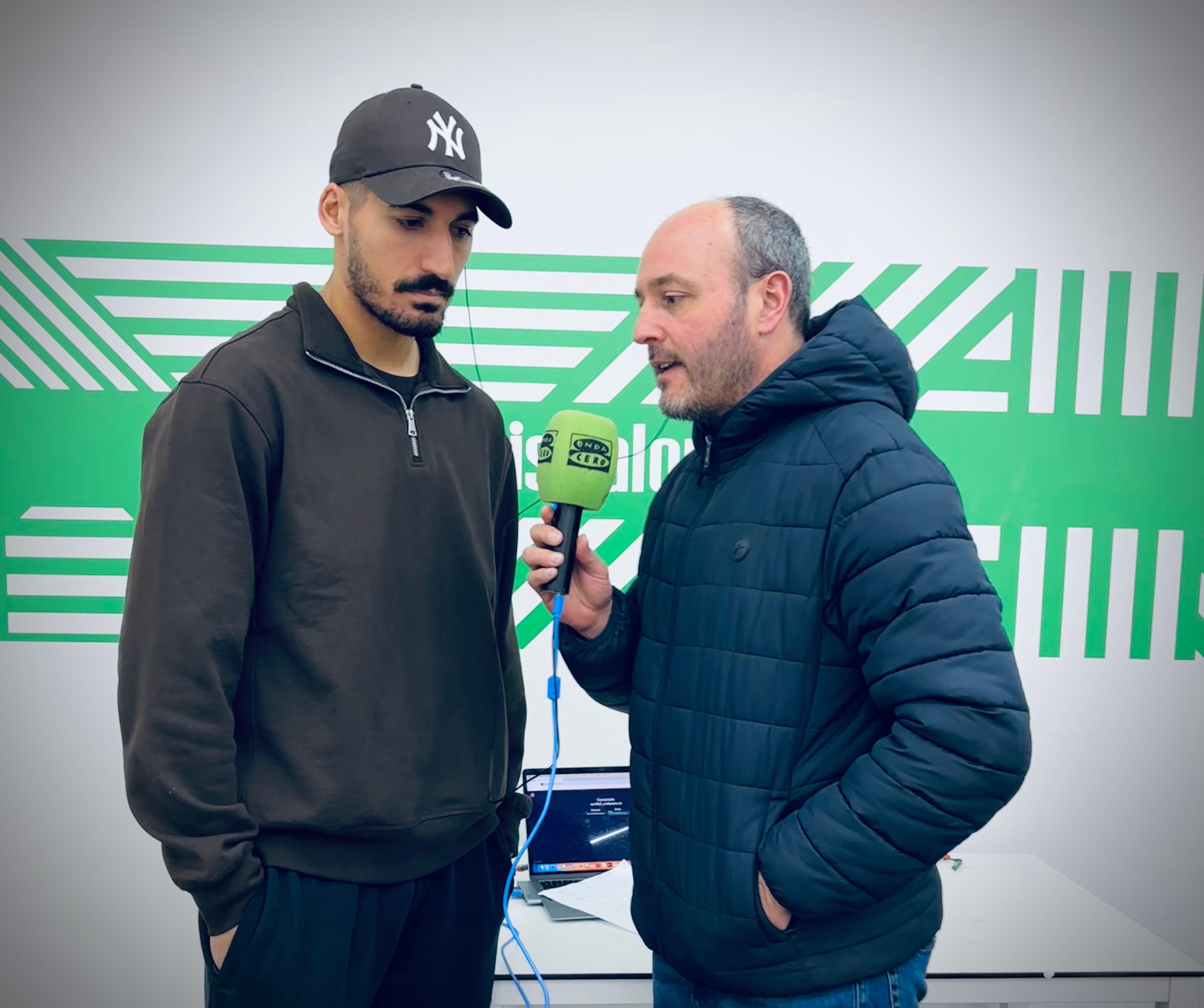 Álvaro Valles, en Onda Cero: "¿Liga o Europa League? Por mí, jugaría todo" Álvaro Valles, en Onda Cero: "¿Liga o Europa League? Por mí, jugaría todo"