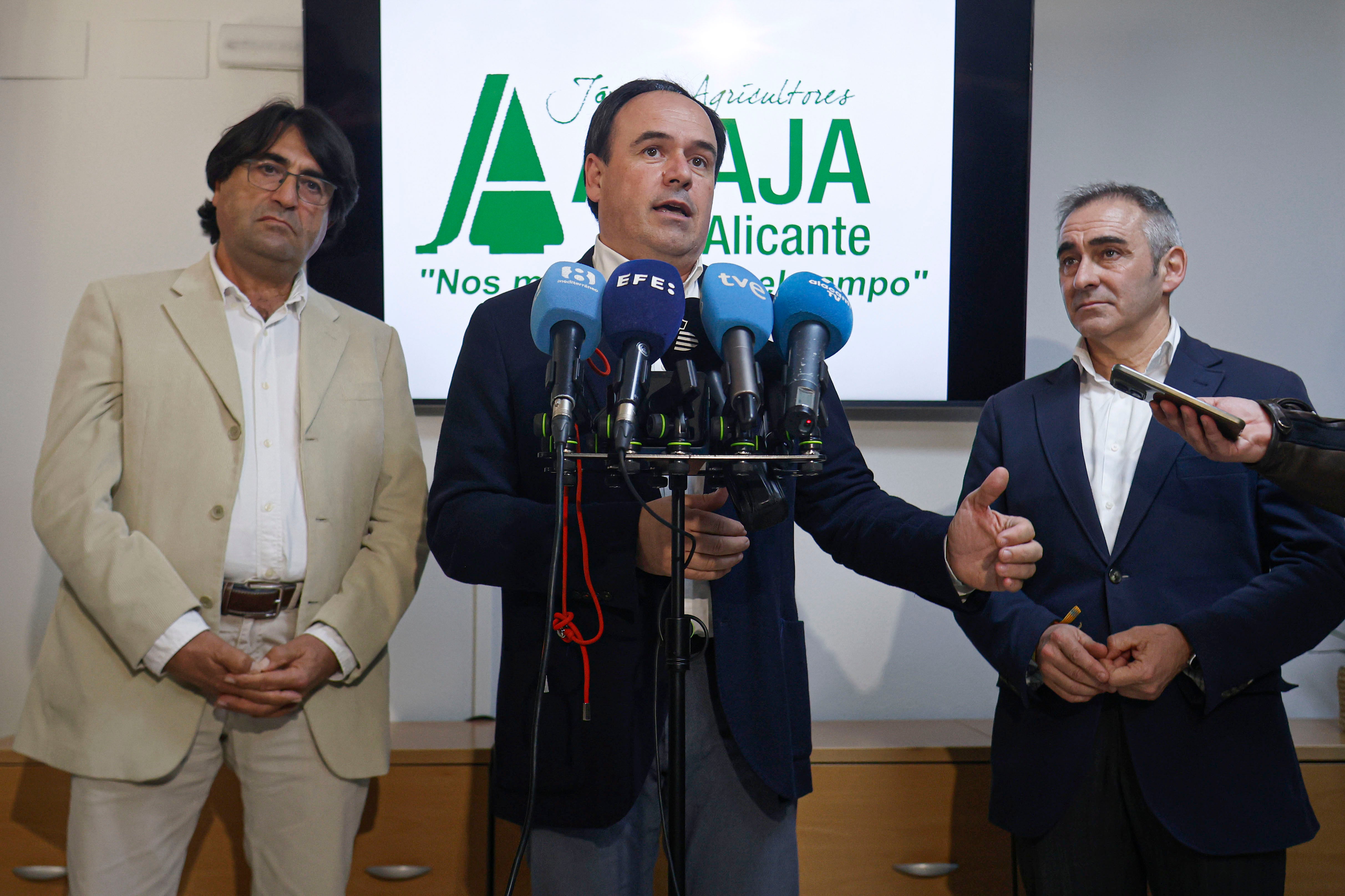 Pérez Llorca acusa al Gobierno de "sabotaje" a Alicante por no sufragar el "vertido cero" Pérez Llorca acusa al Gobierno de "sabotaje" a Alicante por no sufragar el "vertido cero"