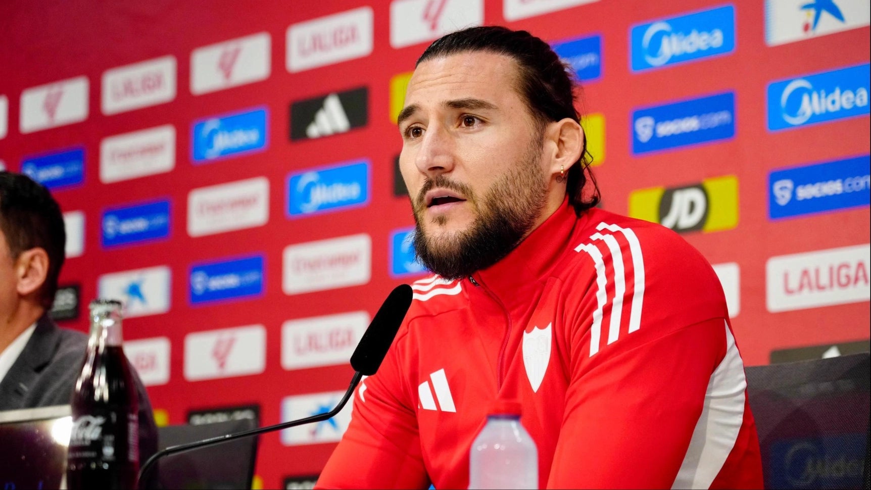 Gudelj pide a los árbitros que respeten al Sevilla Gudelj pide a los árbitros que respeten al Sevilla