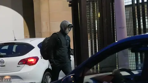 El exjefe militar de ETA Garikoitz Aspiazu Rubina, alias 'Txeroki', a su salida de la prisión de Martutene, a 9 de febrero de 2026 El exjefe militar de ETA Garikoitz Aspiazu Rubina, alias 'Txeroki', a su salida de la prisión de Martutene, a 9 de febrero de 2026