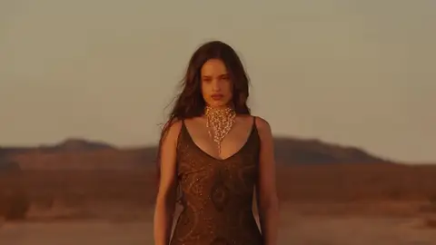 Rosalía en el videoclip de 'Sauvignon Blanc' Rosalía en el videoclip de 'Sauvignon Blanc'