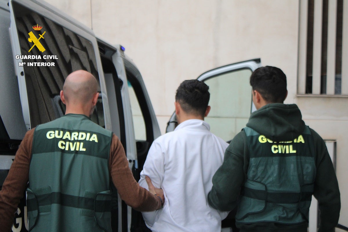 Detenido en Almazora un ladrón itinerante acusado de once hurtos en cajeros automáticos en la provincia de Castellón Detenido en Almazora un ladrón itinerante acusado de once hurtos en cajeros automáticos en la provincia de Castellón