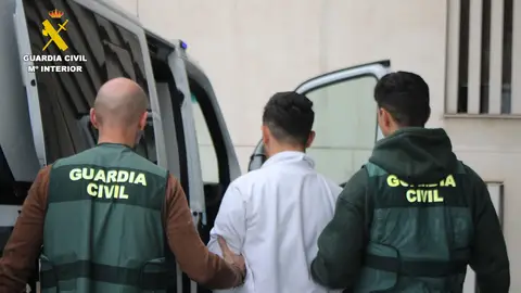 Detenido en Almazora un ladrón itinerante acusado de once hurtos en cajeros automáticos en la provincia de Castellón Detenido en Almazora un ladrón itinerante acusado de once hurtos en cajeros automáticos en la provincia de Castellón