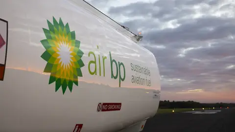 bp y Airbus sellan un acuerdo multianual para el suministro de combustible en España y Alemania bp y Airbus sellan un acuerdo multianual para el suministro de combustible en España y Alemania