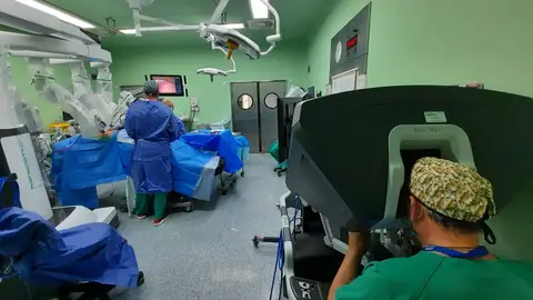 Intervención de cirugía torácica sublobar realizada con el robot Da Vinci Intervención de cirugía torácica sublobar realizada con el robot Da Vinci