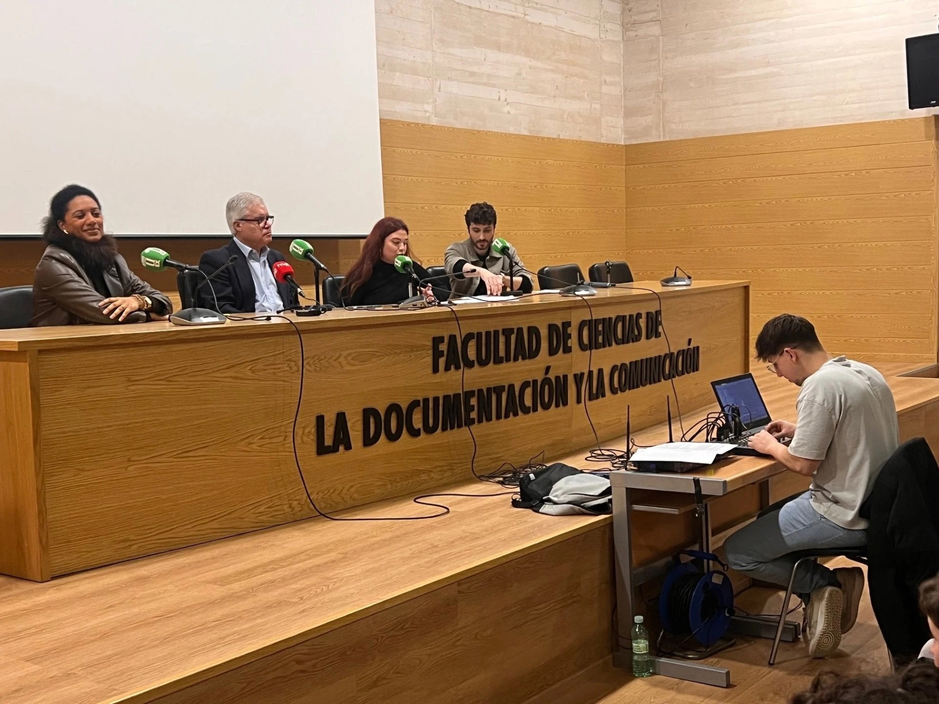 La UEx celebra el Día Mundial de la Radio con una jornada que conecta formación, cultura e inclusión social La UEx celebra el Día Mundial de la Radio con una jornada que conecta formación, cultura e inclusión social