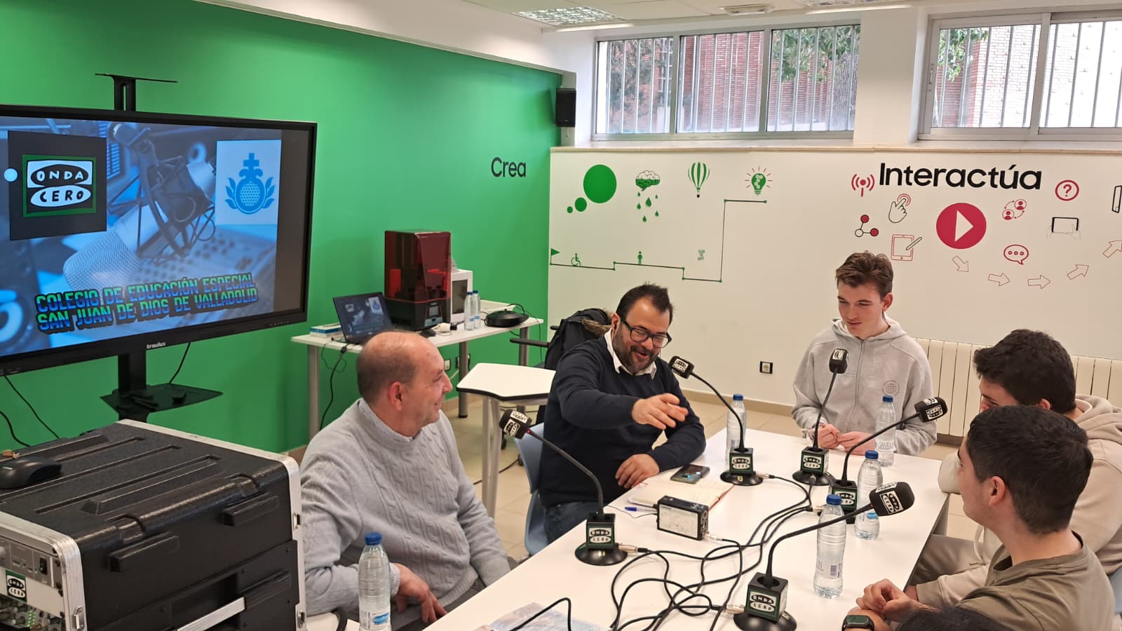 Tertulia sobre la radio con Pelayo, Aitor y Adrián, estudiantes del Centro San Jun de Dios Tertulia sobre la radio con Pelayo, Aitor y Adrián, estudiantes del Centro San Jun de Dios