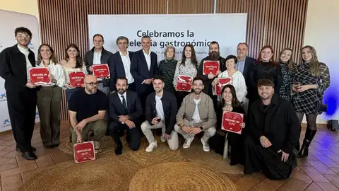 Quince restaurantes de Extremadura reciben la placa que les acredita como recomendados por la Guía Michelin Quince restaurantes de Extremadura reciben la placa que les acredita como recomendados por la Guía Michelin