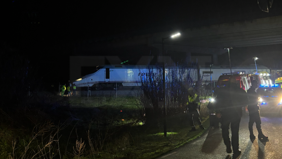 Fallece un hombre después de que el Alvia de la línea Madrid-Badajoz arrollara su vehículo en la provincia de Toledo Fallece un hombre después de que el Alvia de la línea Madrid-Badajoz arrollara su vehículo en la provincia de Toledo
