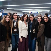 Ayuso invita a los nuevos sanitarios a formarse en Madrid con más de 2.000 plazas. Ayuso invita a los nuevos sanitarios a formarse en Madrid con más de 2.000 plazas.