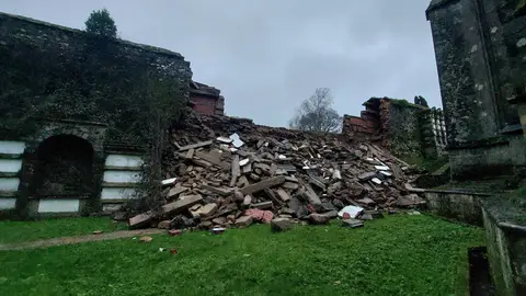 El Ayuntamiento de Santiago estudiará con detalle las posibilidades para reparar el muro de Bonaval tras la caída de una parte a través del acumulación de agua El Ayuntamiento de Santiago estudiará con detalle las posibilidades para reparar el muro de Bonaval tras la caída de una parte a través del acumulación de agua