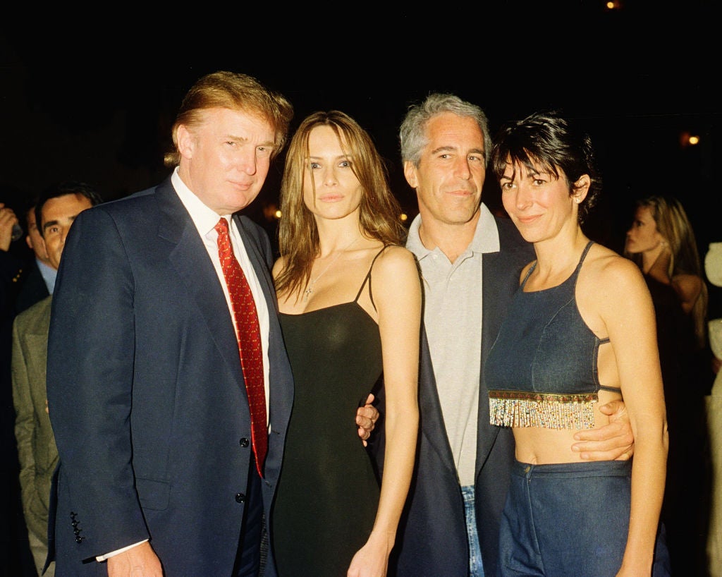 Imagen de archivo de Donald Trump, Melania, Jeffrey Epstein y Ghislaine Maxwell en una fiesta en Mar-a-Lago Imagen de archivo de Donald Trump, Melania, Jeffrey Epstein y Ghislaine Maxwell en una fiesta en Mar-a-Lago
