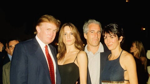 Imagen de archivo de Donald Trump, Melania, Jeffrey Epstein y Ghislaine Maxwell en una fiesta en Mar-a-Lago Imagen de archivo de Donald Trump, Melania, Jeffrey Epstein y Ghislaine Maxwell en una fiesta en Mar-a-Lago