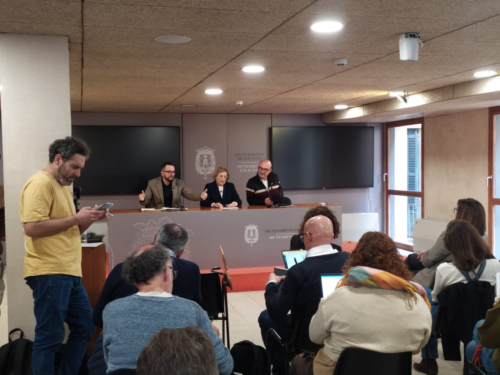 La oposición de izquierda pide movilizar desde el sector público las 15.000 viviendas que se estima hay vacías en Alicante La oposición de izquierda pide movilizar desde el sector público las 15.000 viviendas que se estima hay vacías en Alicante