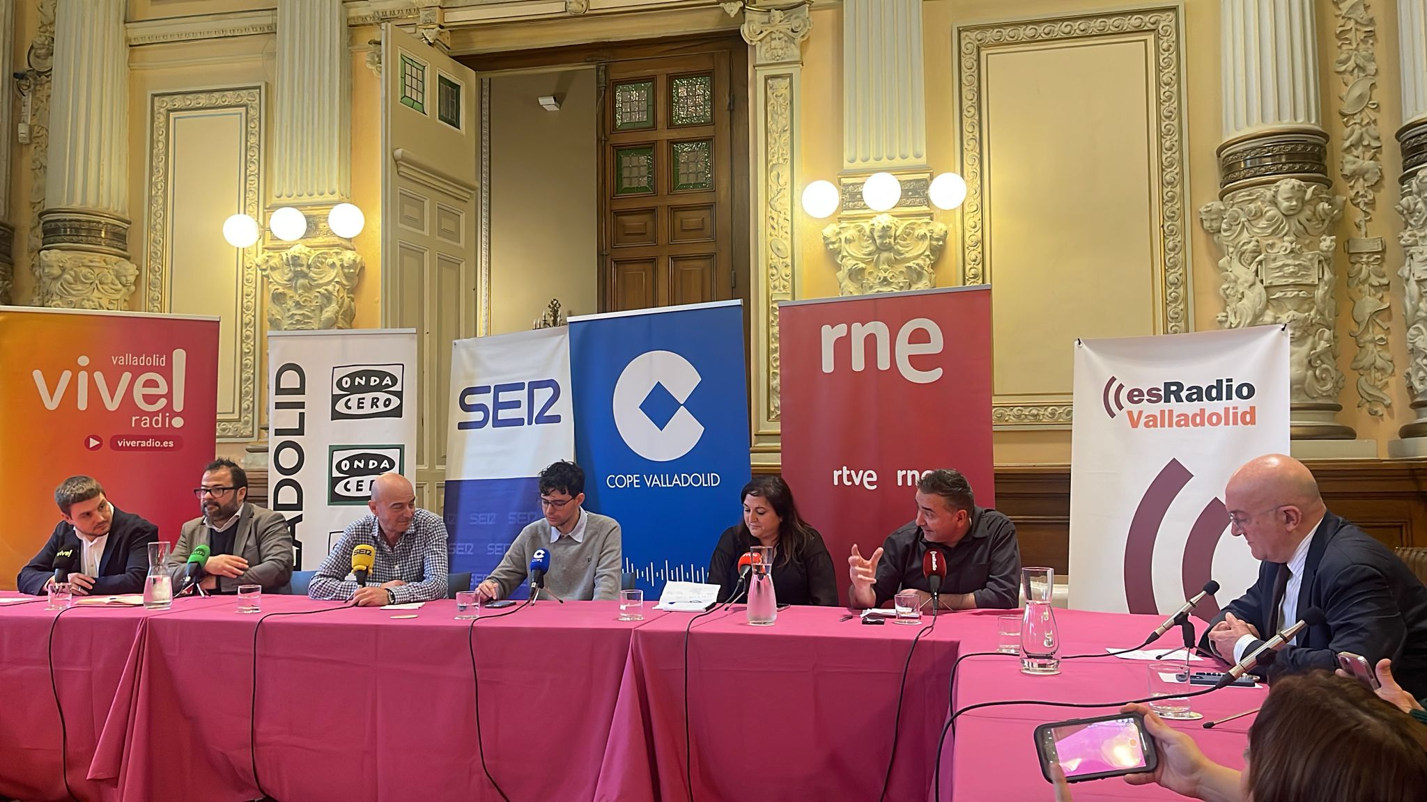 El 'Día de la Radio' lo celebramos con un programa conjunto con todas las emisoras de Valladolid El 'Día de la Radio' lo celebramos con un programa conjunto con todas las emisoras de Valladolid