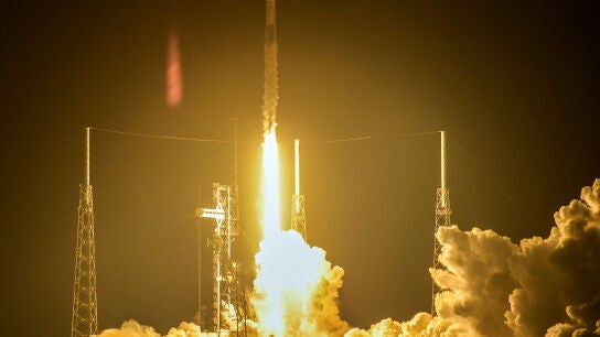 El momento del despegue de la nave Falcon 9
