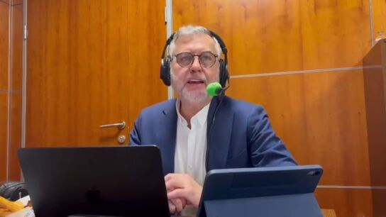Carlos Alsina homenajea a Orson Welles en su mon&oacute;logo del D&iacute;a Mundial de la radio: "Radio verdad y radioficci&oacute;n"