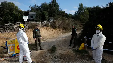 Imagen de archivo de Agentes Rurales de la Generalitat y Agrupacions de Defensa Forestal (ADF) vigilando la entrada de un camino forestal. Imagen de archivo de Agentes Rurales de la Generalitat y Agrupacions de Defensa Forestal (ADF) vigilando la entrada de un camino forestal.