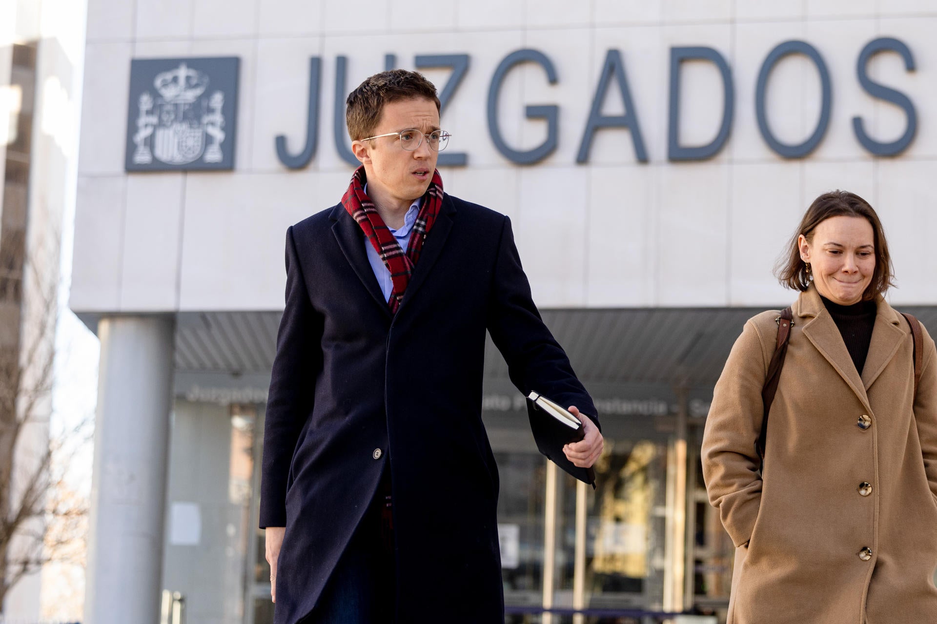 El exdiputado de Sumar y cofundador de Podemos Íñigo Errejón sale de los juzgados de Plaza de Castilla. El exdiputado de Sumar y cofundador de Podemos Íñigo Errejón sale de los juzgados de Plaza de Castilla.