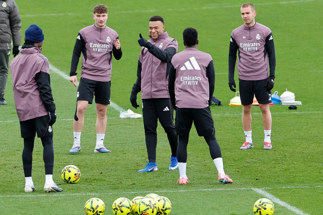 Mbappé regresa al grupo y estará ante la Real Sociedad Mbappé regresa al grupo y estará ante la Real Sociedad