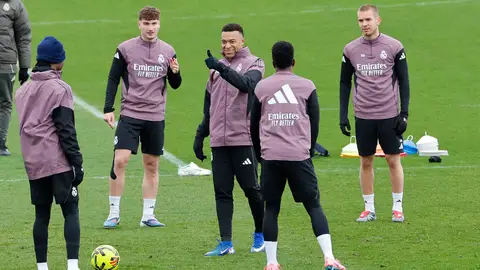 Mbappé regresa al grupo y estará ante la Real Sociedad Mbappé regresa al grupo y estará ante la Real Sociedad