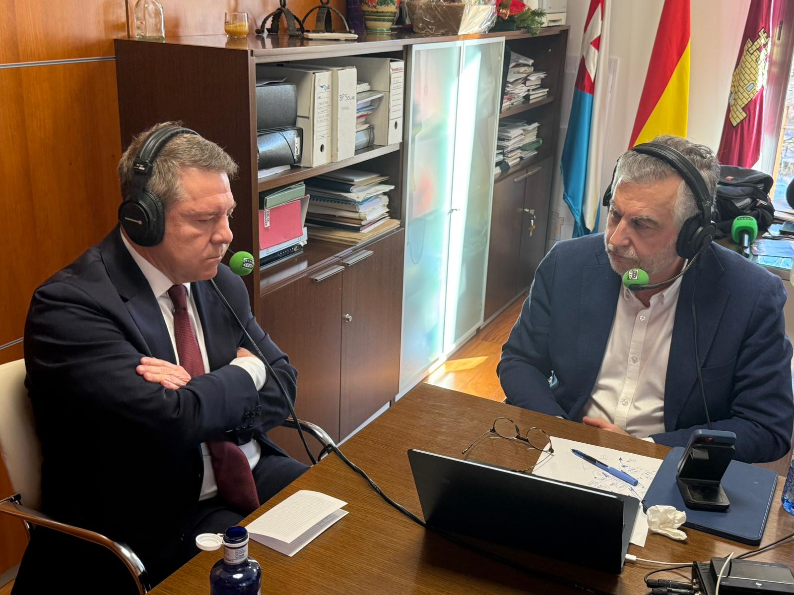 Page reacciona con contundencia a las palabras de Óscar López sobre Javier Lambán: "No se puede ser mejor político a costa de ser peor persona" Page reacciona con contundencia a las palabras de Óscar López sobre Javier Lambán: "No se puede ser mejor político a costa de ser peor persona"