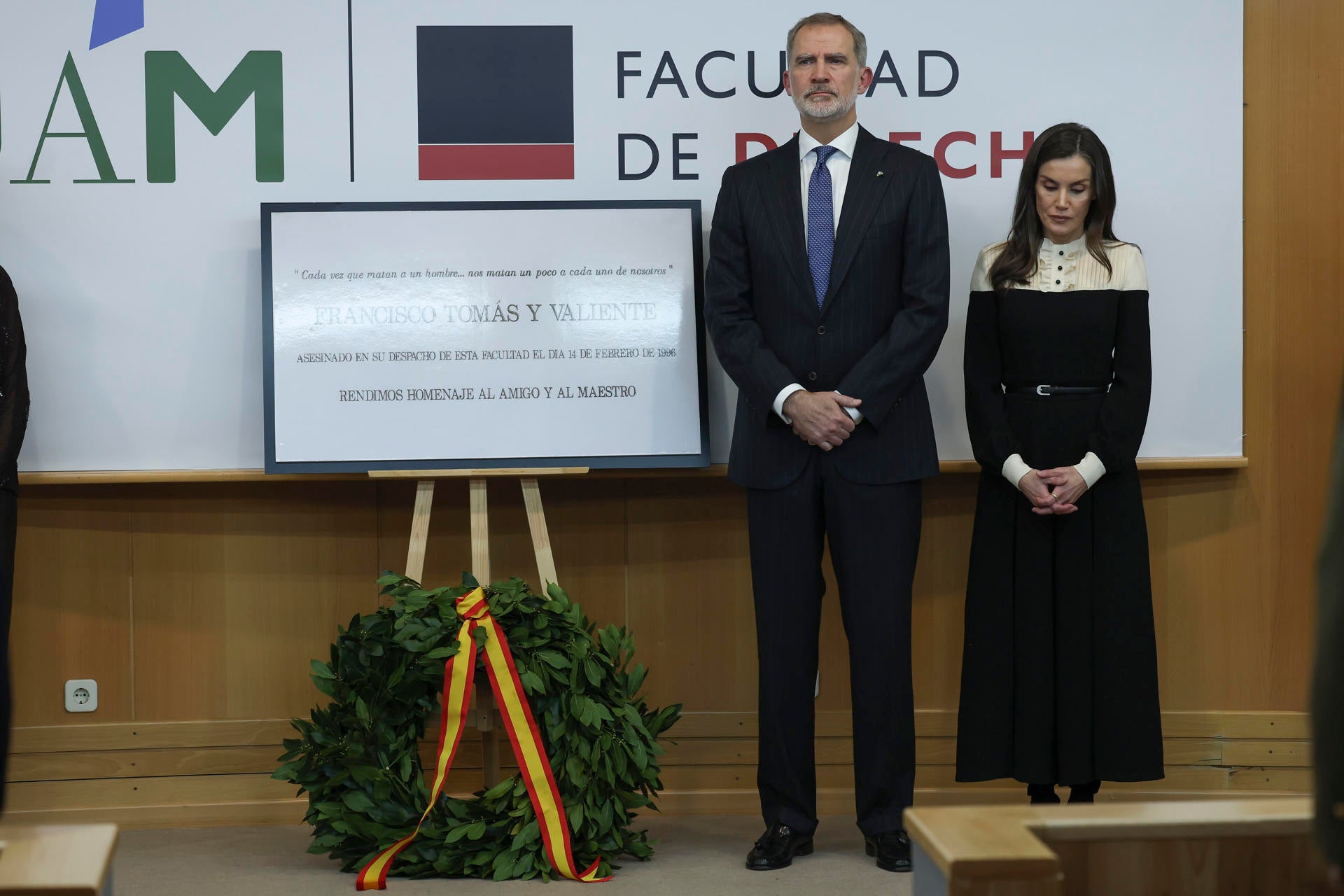 Felipe VI lamenta que todavía hoy haya quien "no condene" a ETA y llama a recordar a las víctimas: "Es un deber cívico" Felipe VI lamenta que todavía hoy haya quien "no condene" a ETA y llama a recordar a las víctimas: "Es un deber cívico"