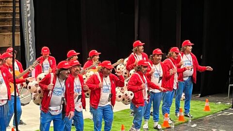 Valent&iacute;n, entrenador infantil
