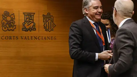 El fiscal superior de la Comunitat Valenciana, José Francisco Ortiz (2d), comparece en les Corts Valencianes. El fiscal superior de la Comunitat Valenciana, José Francisco Ortiz (2d), comparece en les Corts Valencianes.