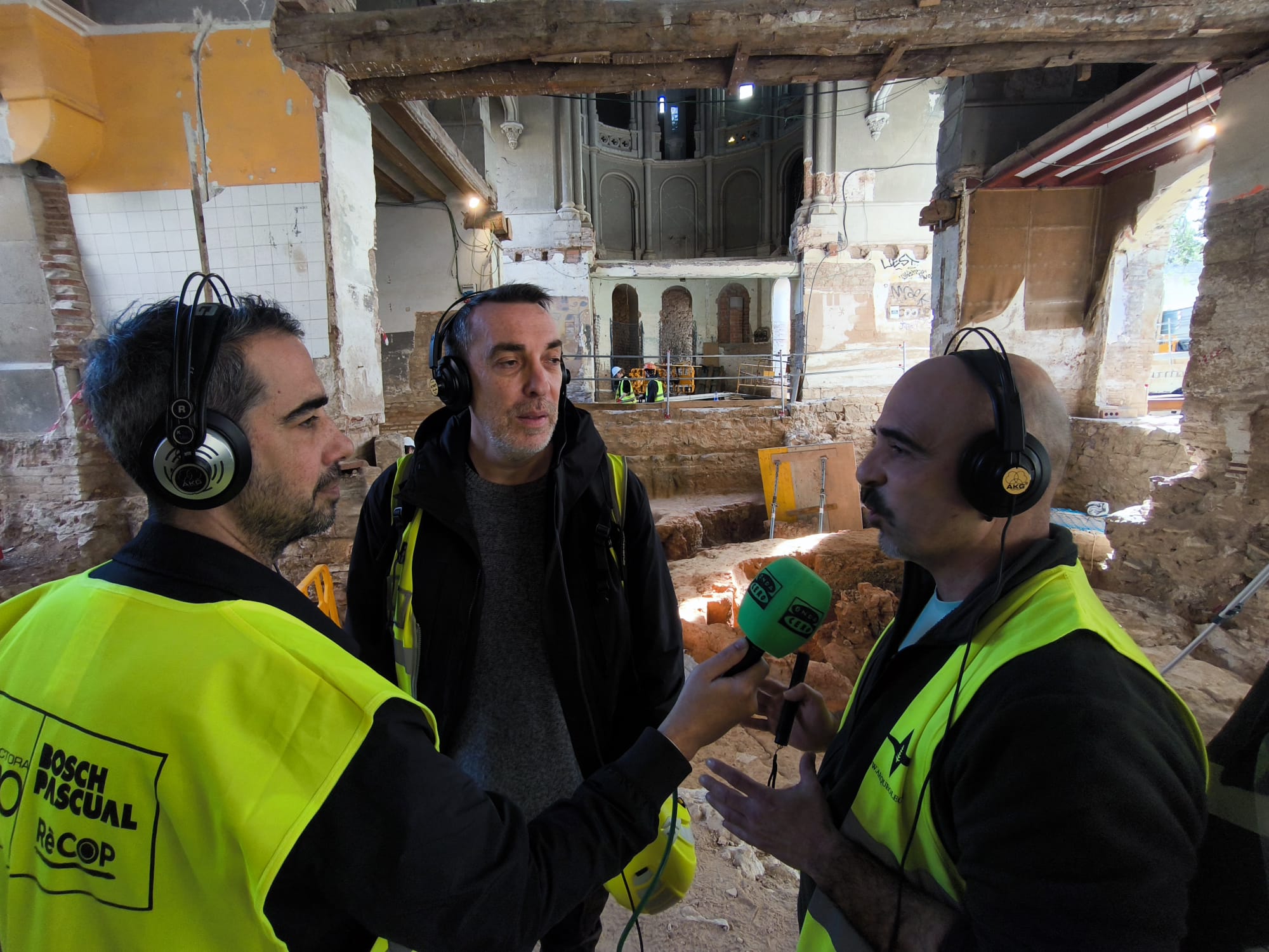 Descobrim el jaciment del CAP Raval Nord Descobrim el jaciment del CAP Raval Nord