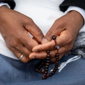 Una monja reza el rosario/ Stefano Spaziani / Europa Press Una monja reza el rosario/ Stefano Spaziani / Europa Press