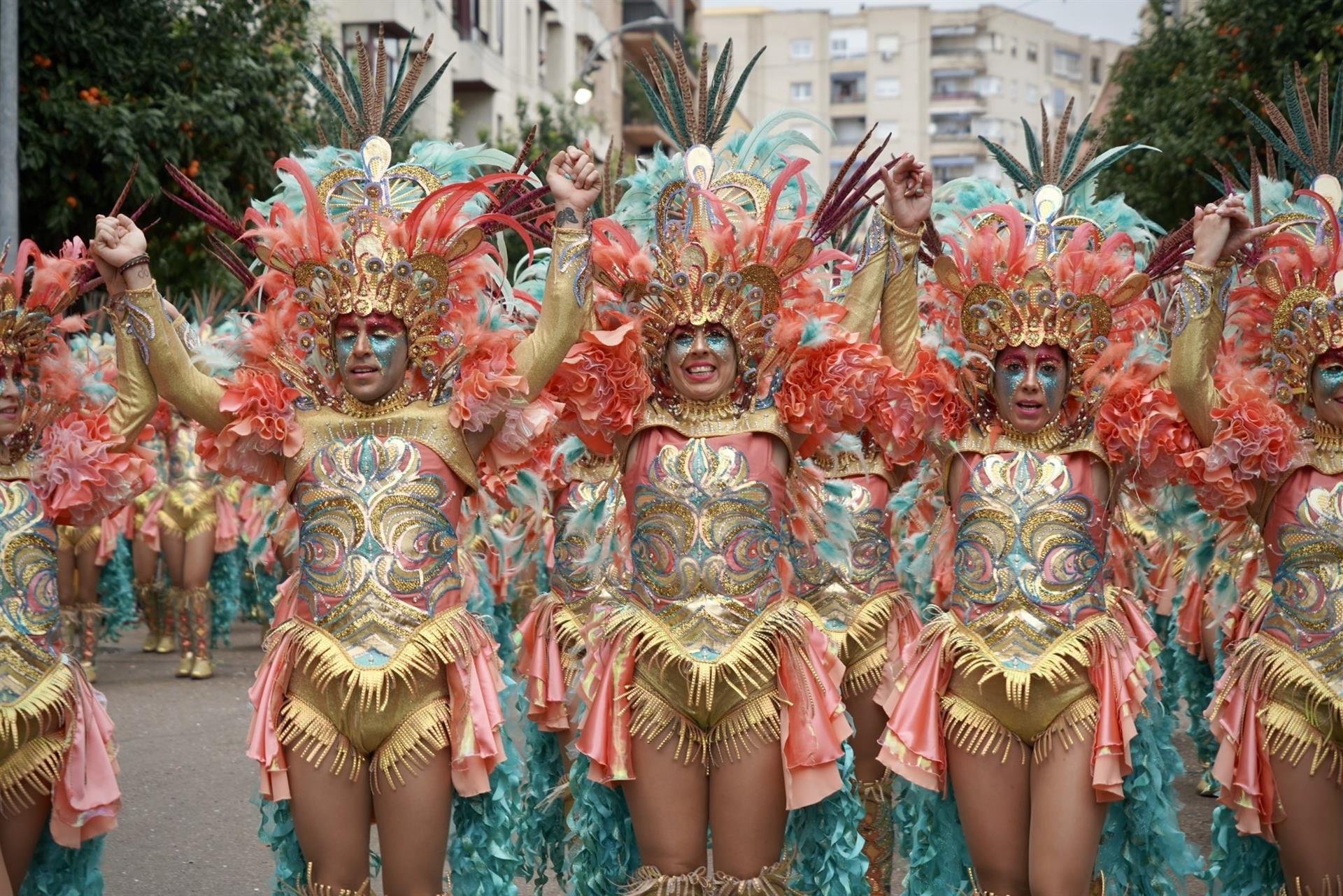 Lingotes gana el Gran Desfile de Comparsas del Carnaval de Badajoz 2026 Lingotes gana el Gran Desfile de Comparsas del Carnaval de Badajoz 2026