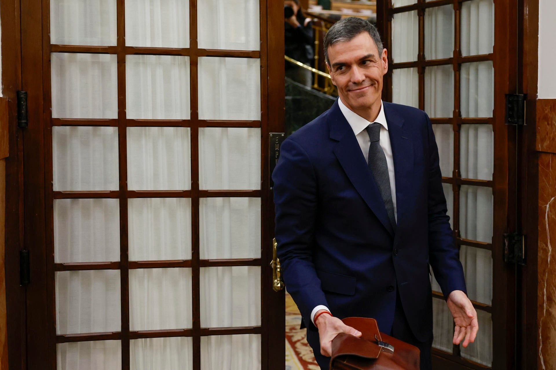 El CIS de Tezanos insiste en aupar al PSOE tras la debacle en Aragón y sitúa a Vox a cuatro puntos del PP El CIS de Tezanos insiste en aupar al PSOE tras la debacle en Aragón y sitúa a Vox a cuatro puntos del PP