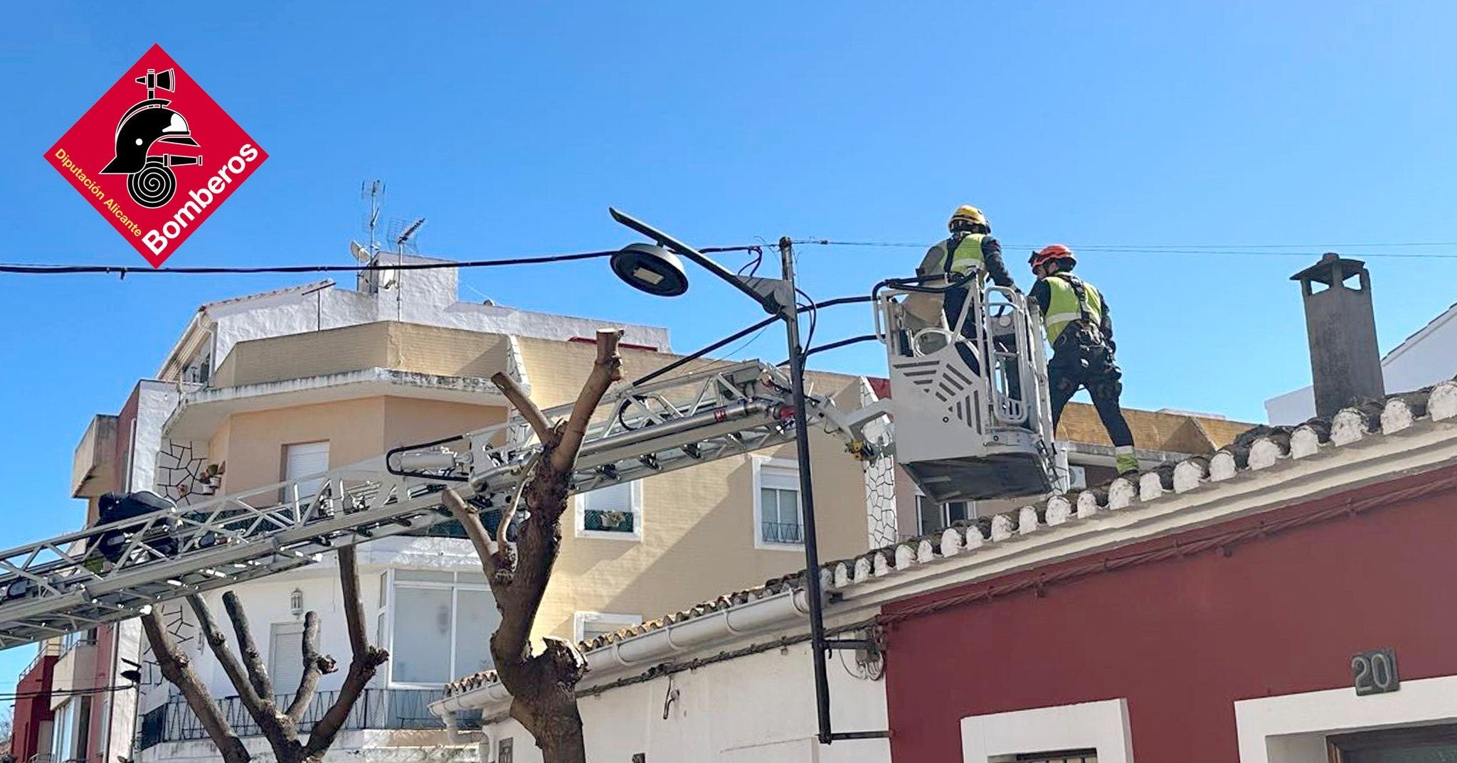 Orihuela prolonga el dispositivo municipal ante la alerta por viento y suspende las actividades al aire libre en todo el municipio Orihuela prolonga el dispositivo municipal ante la alerta por viento y suspende las actividades al aire libre en todo el municipio