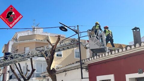 Orihuela mantiene activo el dispositivo municipal ante la alerta por viento y suspende las actividades al aire libre en todo el municipio Orihuela mantiene activo el dispositivo municipal ante la alerta por viento y suspende las actividades al aire libre en todo el municipio