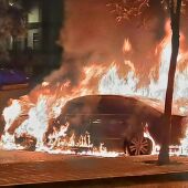 Dos vehículos calcinados en un incendio en el Puerto de Sagunto