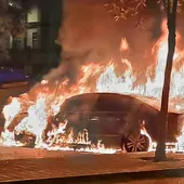 Dos vehículos calcinados en un incendio en el Puerto de Sagunto Dos vehículos calcinados en un incendio en el Puerto de Sagunto