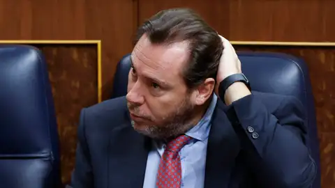 El ministro de Transporte y Movilidad Sostenible, Óscar Puente, durante un pleno en el Congreso de los Diputados. El ministro de Transporte y Movilidad Sostenible, Óscar Puente, durante un pleno en el Congreso de los Diputados.