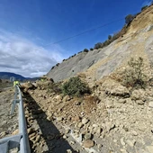 Un nuevo desprendimiento corta durante horas la N-260 entre Aínsa y Boltaña Un nuevo desprendimiento corta durante horas la N-260 entre Aínsa y Boltaña