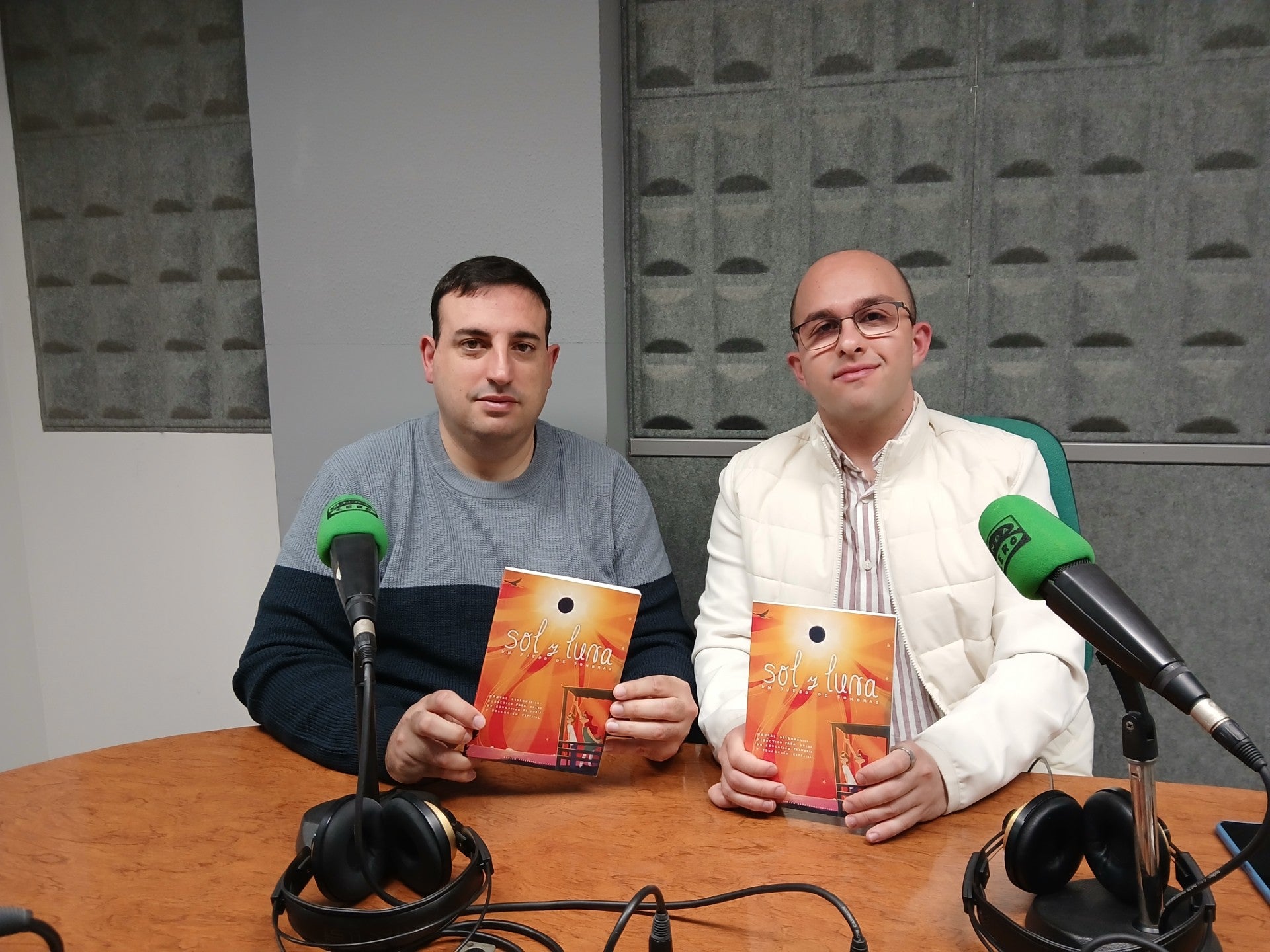 Proyecto Mastral presenta 'Sol y Luna. Un juego de sombras' para divulgar los eclipses entre profesores y alumnos Proyecto Mastral presenta 'Sol y Luna. Un juego de sombras' para divulgar los eclipses entre profesores y alumnos