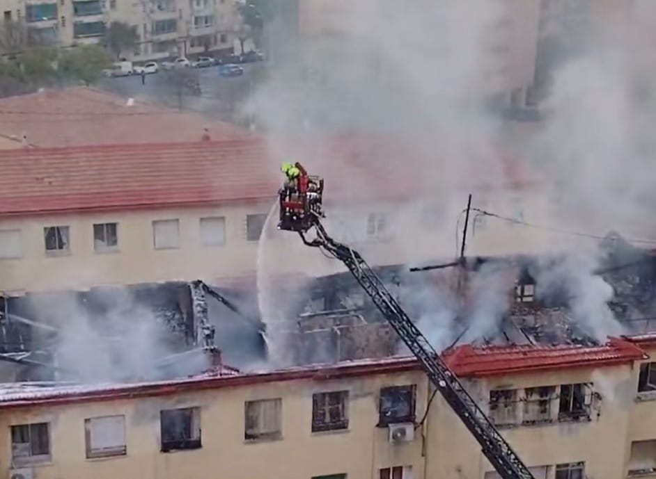 Ayuntamiento y Generalitat preparan el realojo de las familias afectadas en el incendio del barrio de Miguel Hernández Ayuntamiento y Generalitat preparan el realojo de las familias afectadas en el incendio del barrio de Miguel Hernández